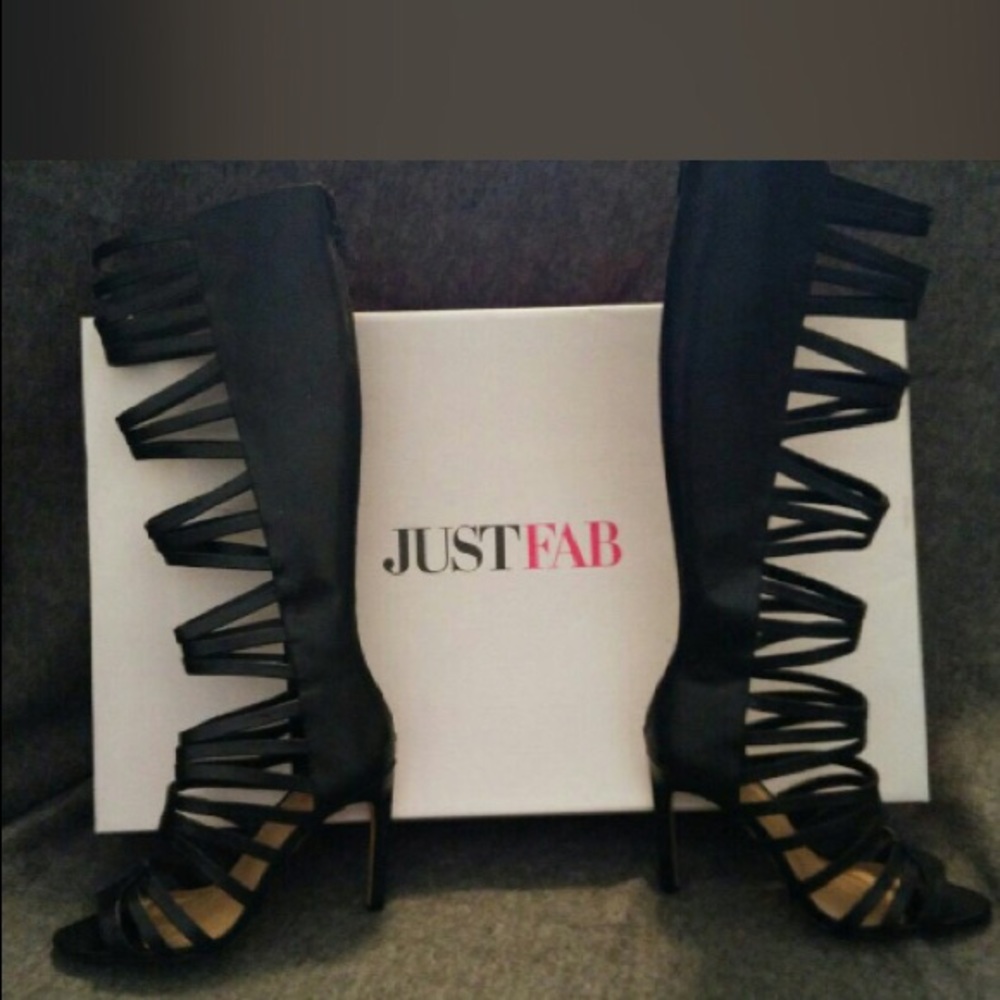 ••• KNEE HIGH GLADIATOR HEELS •••